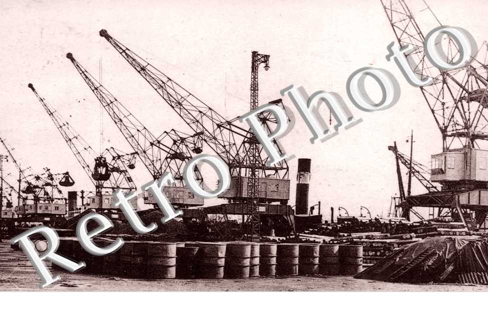 Avant port maritime de Paris Grues electriques  de 5 tonnes