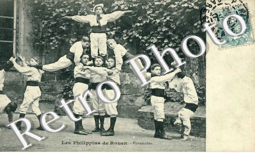LES PHILIPPINS DE ROUEN Pyramides