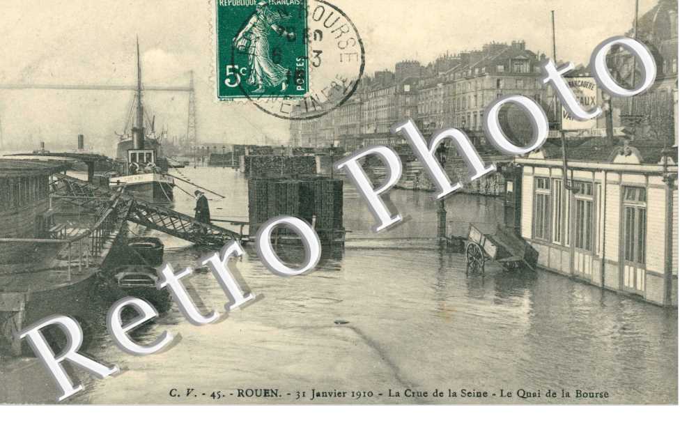 le quai de la Bourse La crue de la Seine  31 janvier 1910