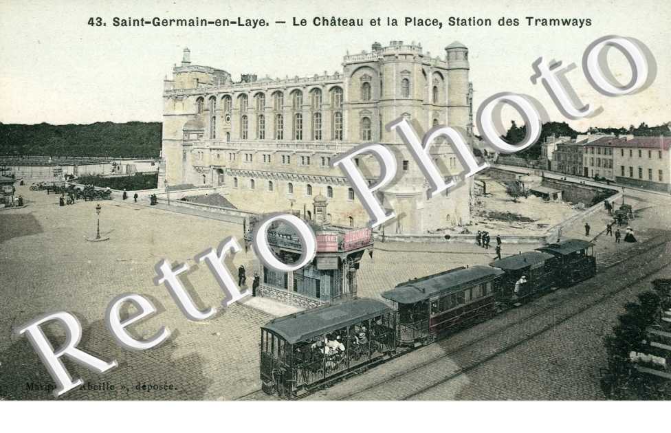 Le chateau et la place, station des tramways