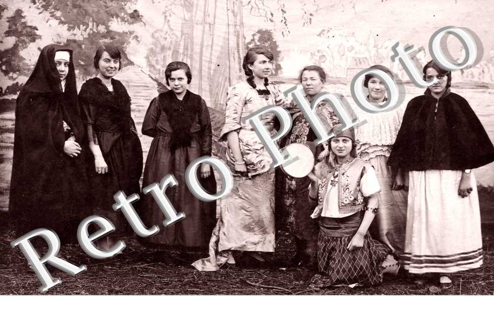 Jeunes filles - 16 fevrier 1930 - Madesmoiselle Pepee Colombel
