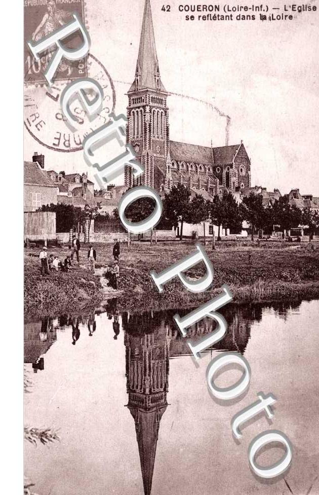 l&#039;eglise se refletant dans la Loire