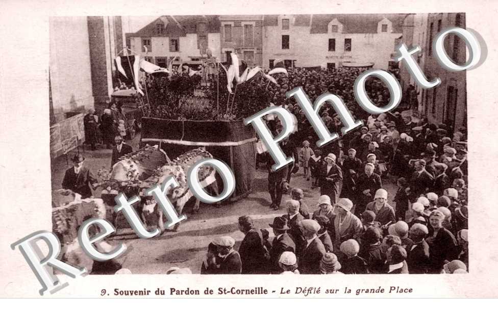 Souvenir du  Pardon de Saint-Corneille  Le defile sur la grande place