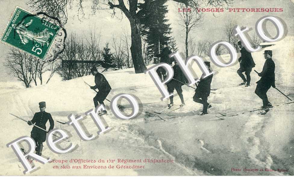 Un groupe d'officiers du 152 e en skis