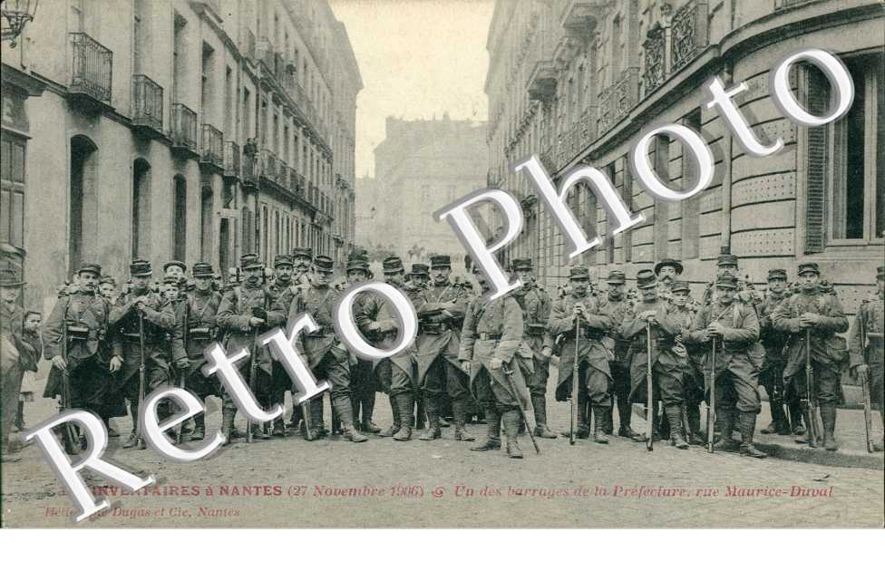 les Inventaires 27 novembre 1906 Un des barrages de la Prefecture rue Maurice Duval