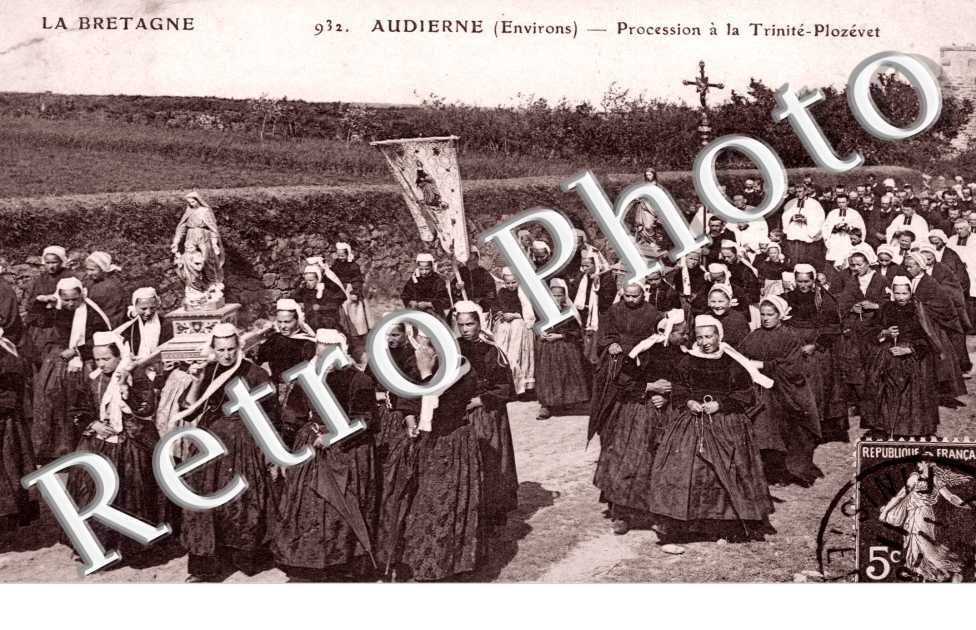 Procession a la Trinite-Plozevet