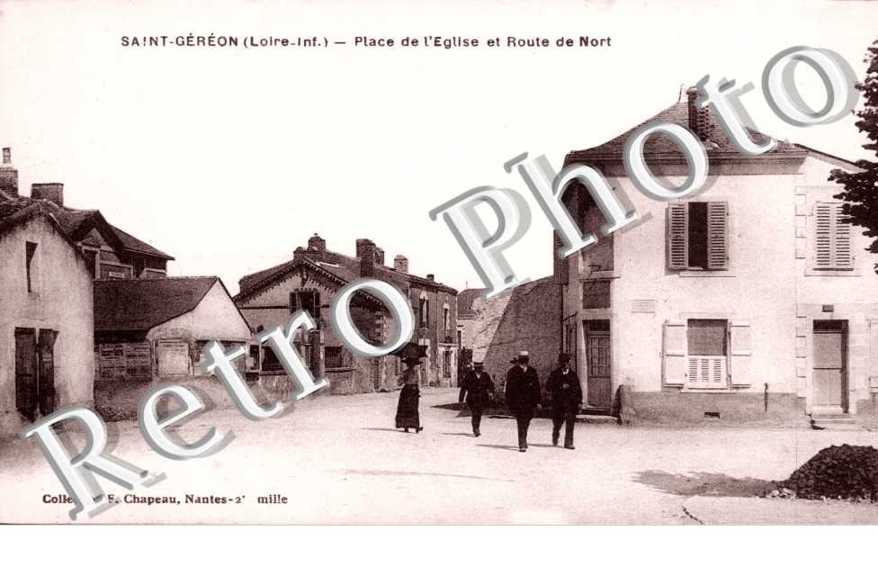place de l&#039;eglise et route de Nort