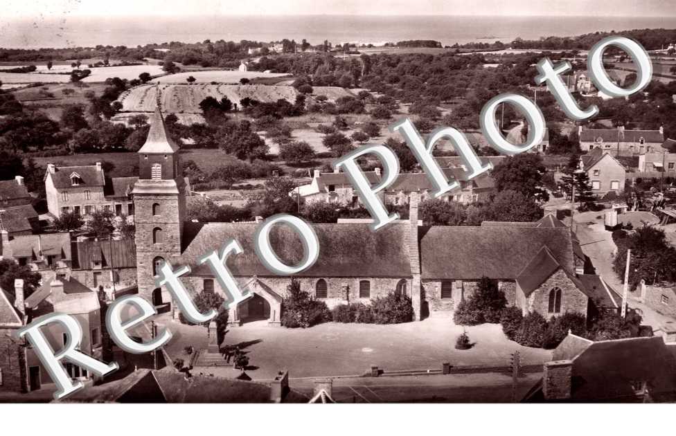 l&#039;eglise et vue vers Sables-d&#039;Or