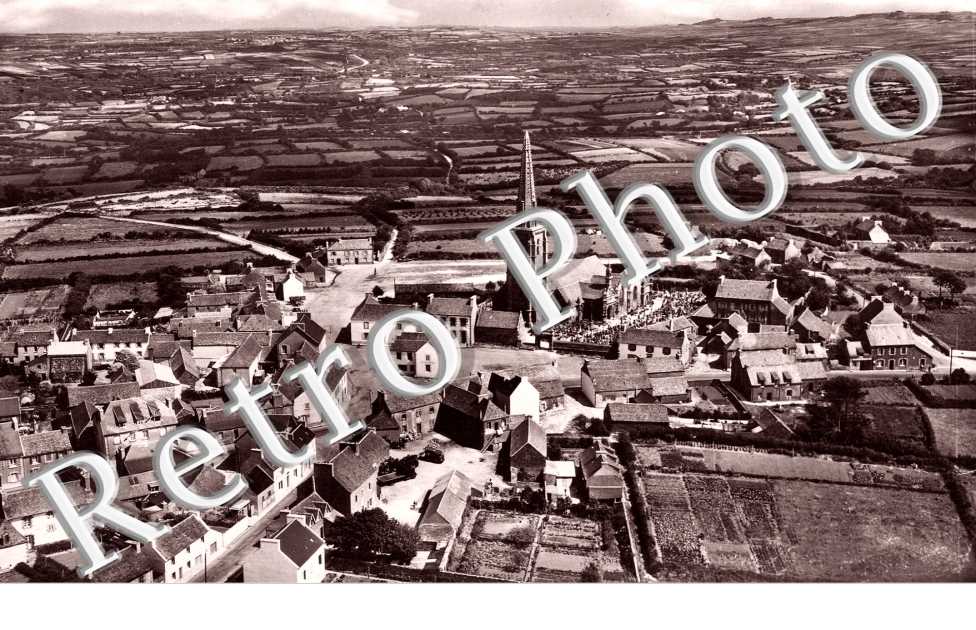 Vue Générale et Eglise - Vue du Ciel