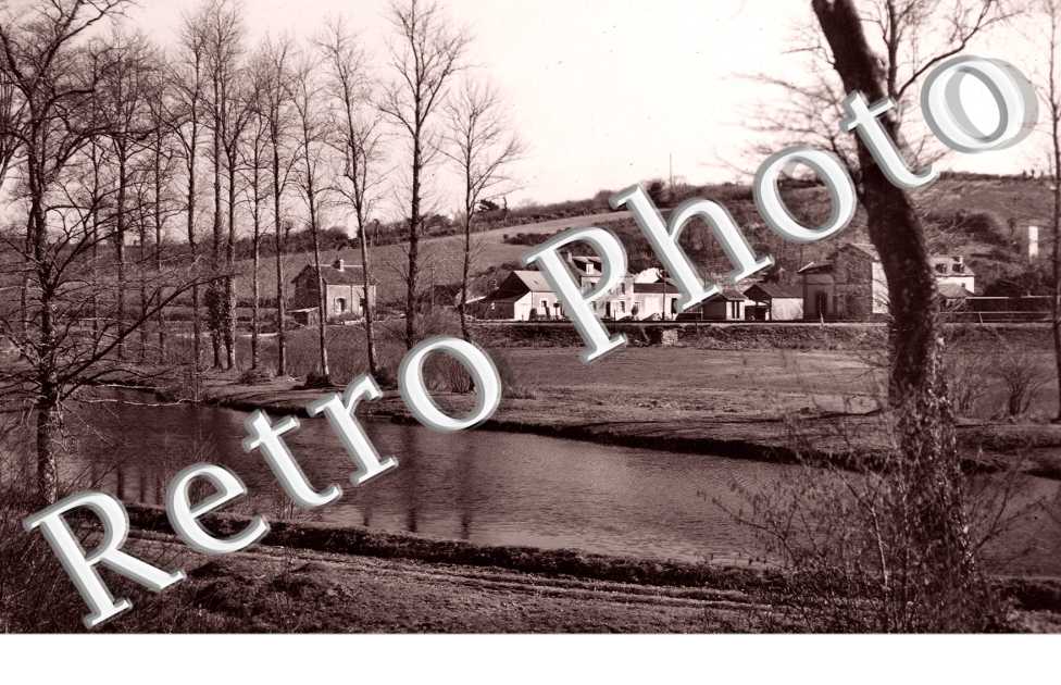 le quartier de la gare et les bords de l&#039;Aulne vus des rives de Cleden-Poher