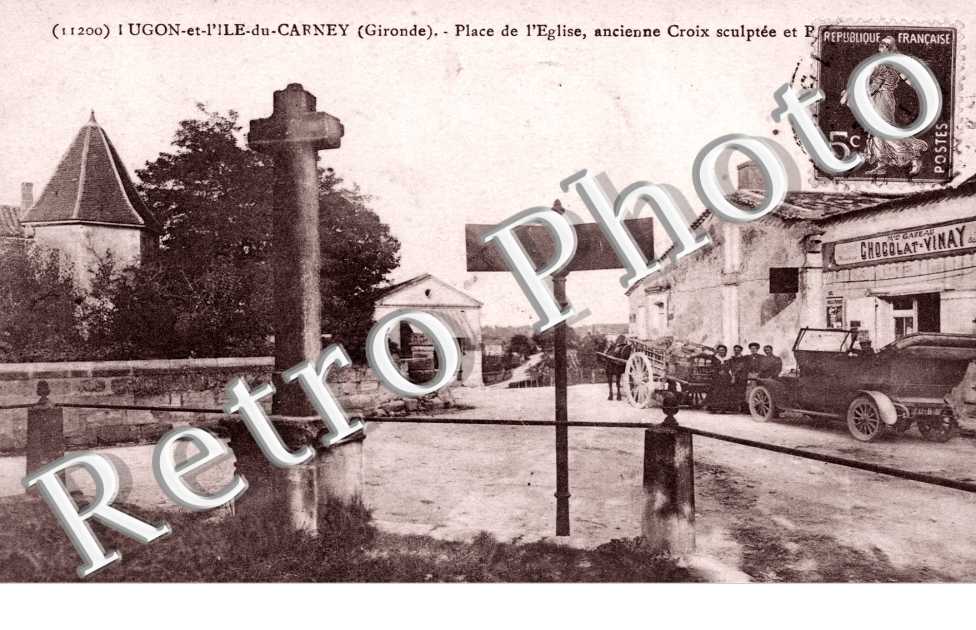 Lugon et l4ile du Carney  Place de l&#039;eglise