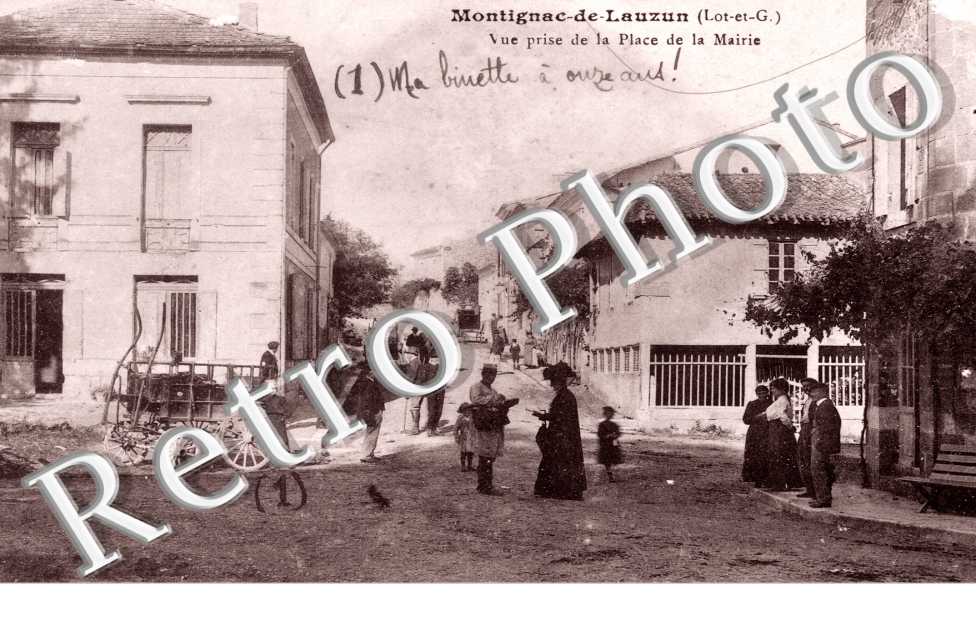 vue prise de la place de la mairie