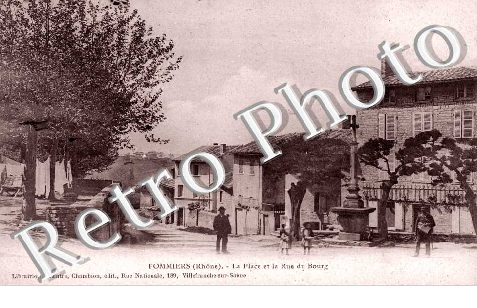 la place et la rue du bourg