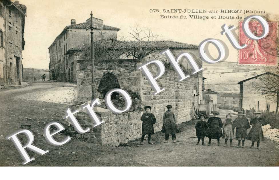 entrée du village et route de Bibost