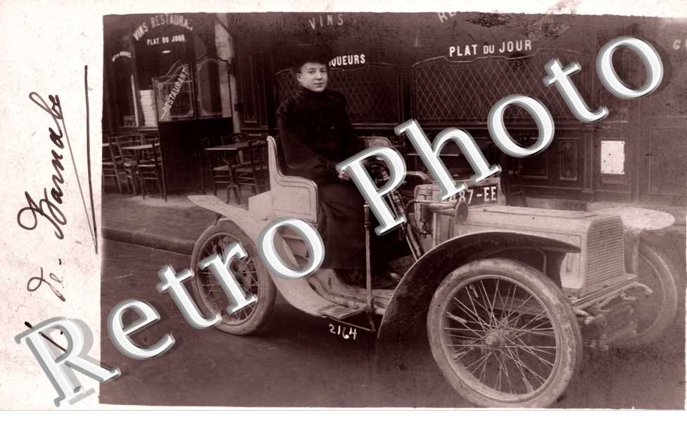 Une Femme au volant d&#039;un vicule