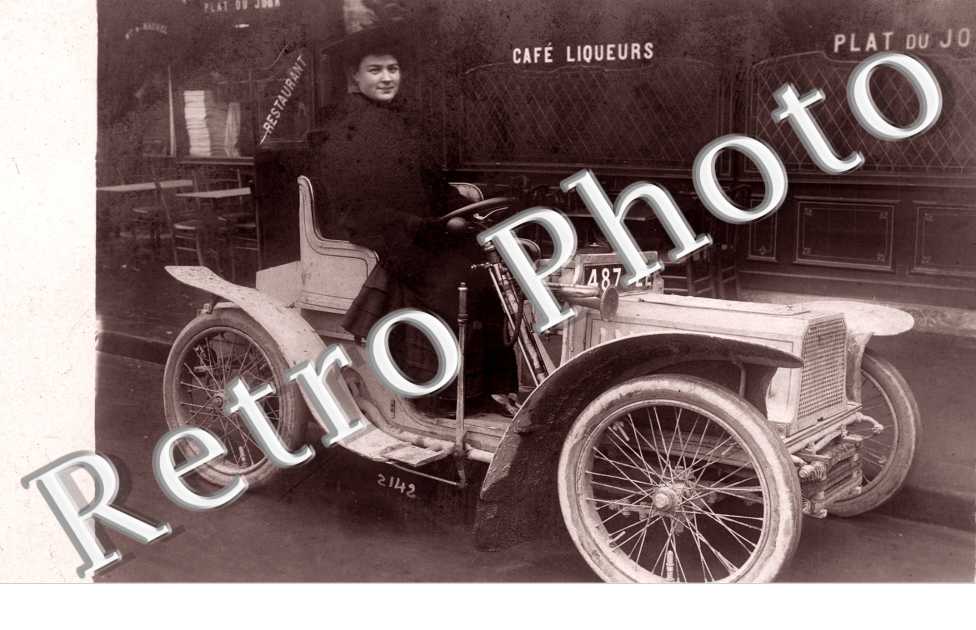 Une Femme au volant d&#039;un vicule
