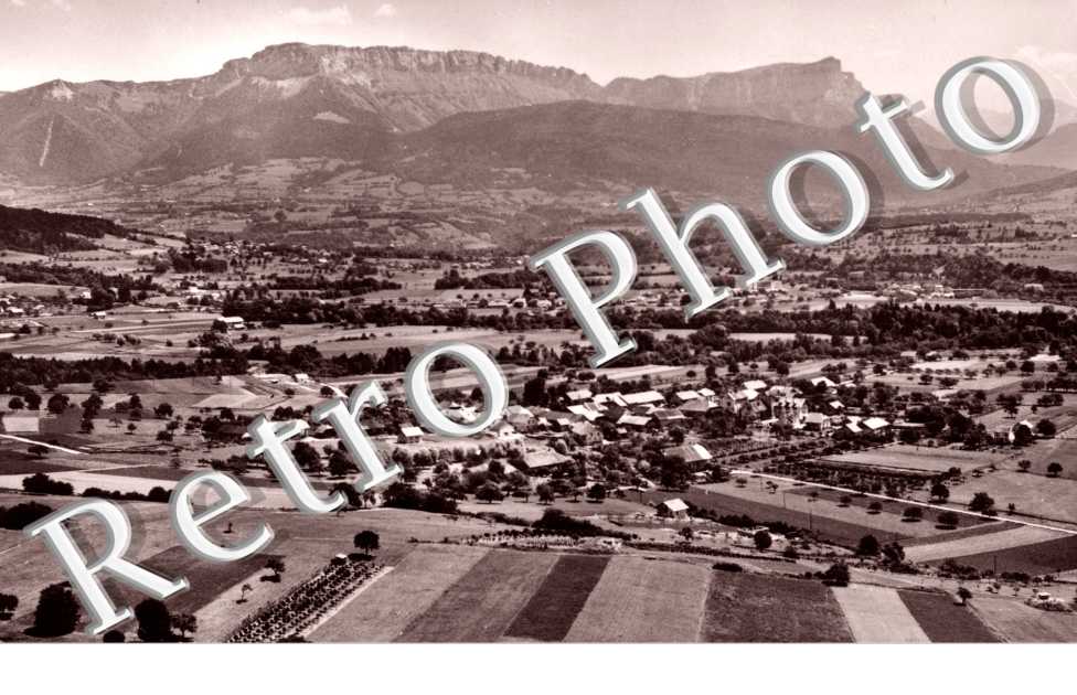 vue générale et la montagne du Parmelan