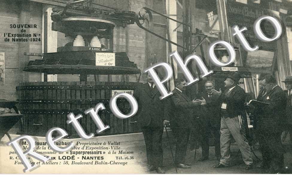 Exposition de Nantes 1924 M. Edouard Guilbaud passe une commande a la Maison Felix Lode