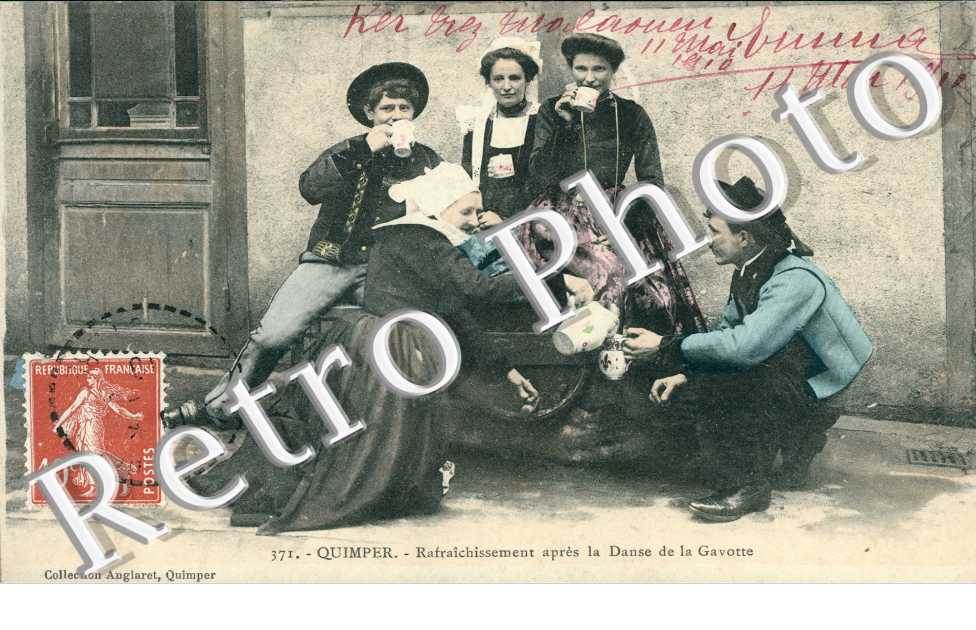 Rafraichissement apres la danse de la Gavotte