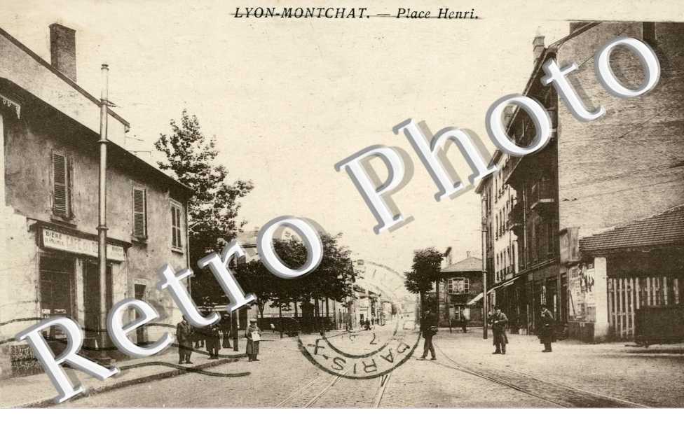 MONCHAT - Place henri