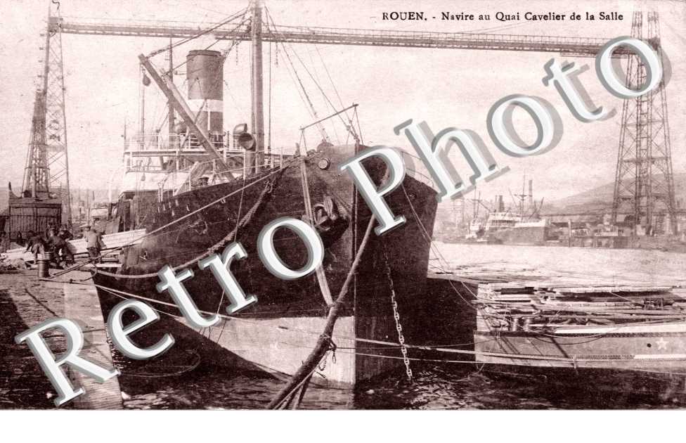 Navire au quai Cavelier de la Salle