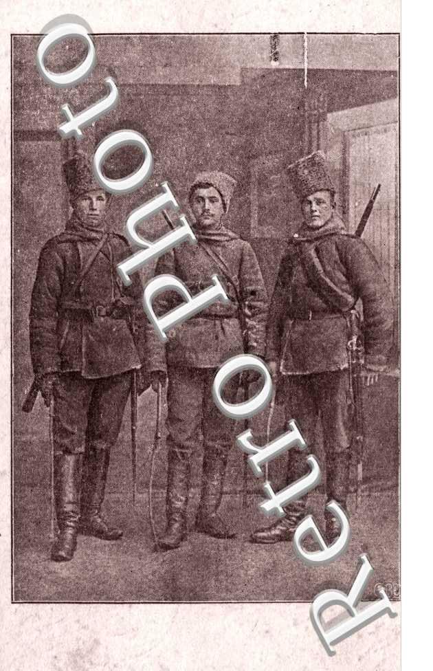 trois militaires