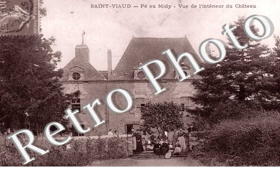 Pe au Midy Vue de l&#039;interieur du chateau