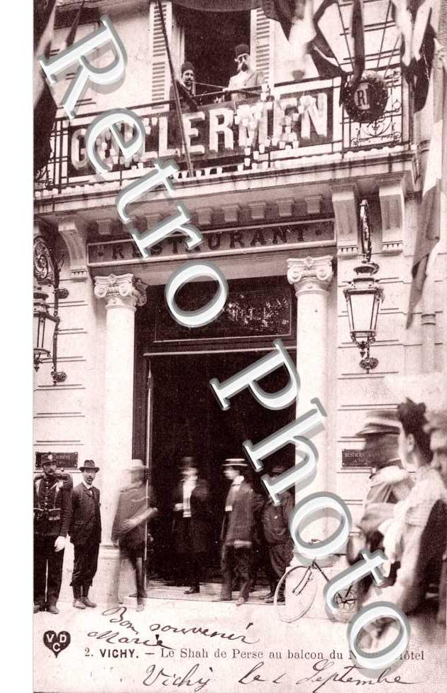 le Shah de Perse au balcon du Nouvel-Hotel