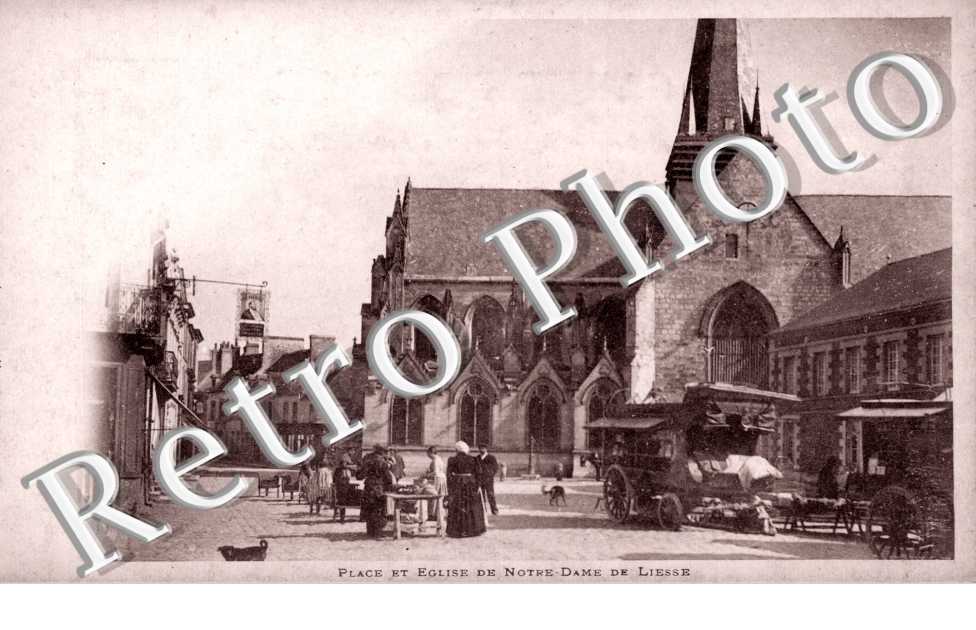 Place et Eglise Notre Dame de Liesse