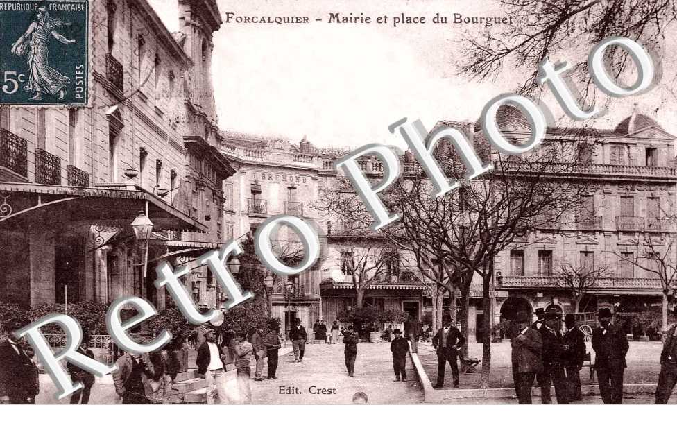 Mairie et Place du Bourguet