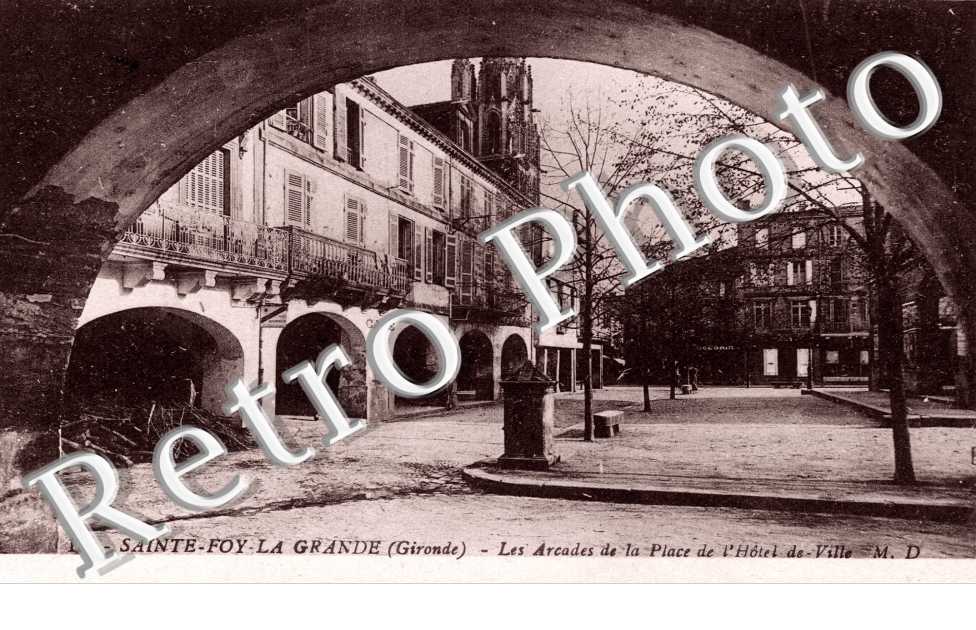 Les Arcades de la Place de l&#039;Hotel de Ville