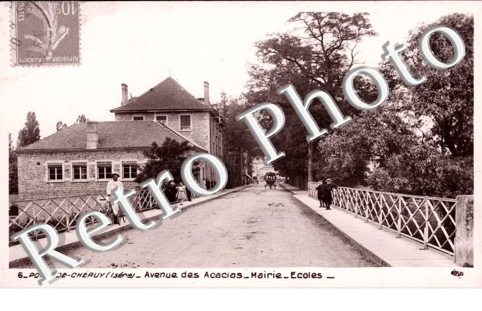 Avenue des Acacias, Mairie et Ecoles