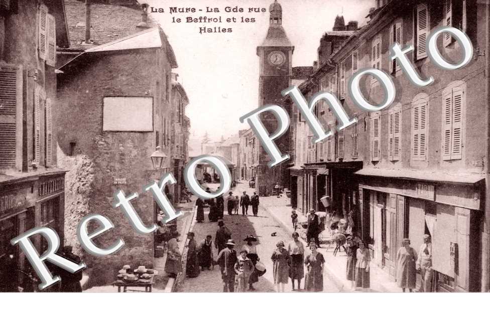 La Grande Rue, le Beffroi et les Halles