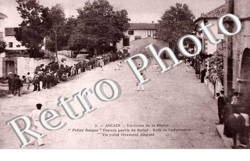 Partie de pelote basque Grande partie de Rebot. Refil de l&#039;adversaire.