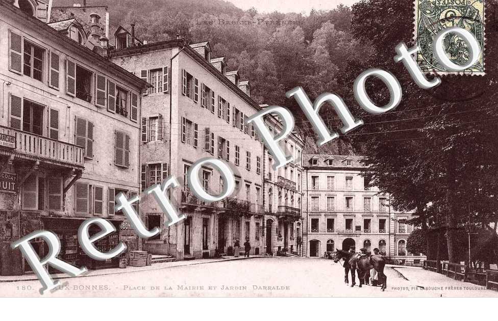 Place de la Mairie et Jardin Darralde