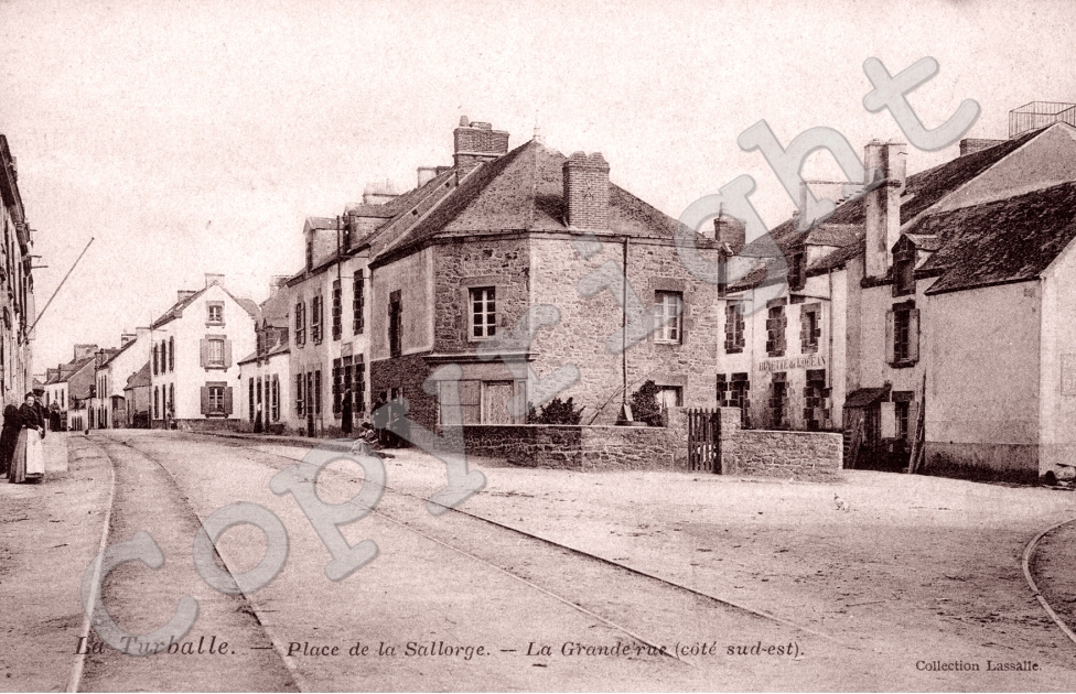 place de la Sallorge- la grand&#039;rue (cote sud est)