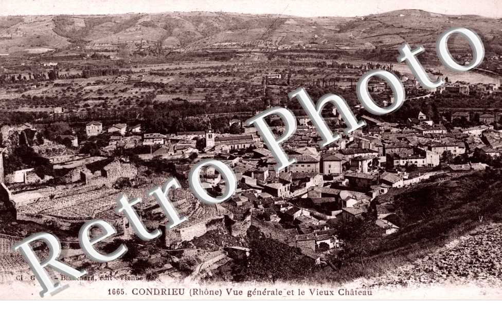 Vue generale et le Vieux Chateau