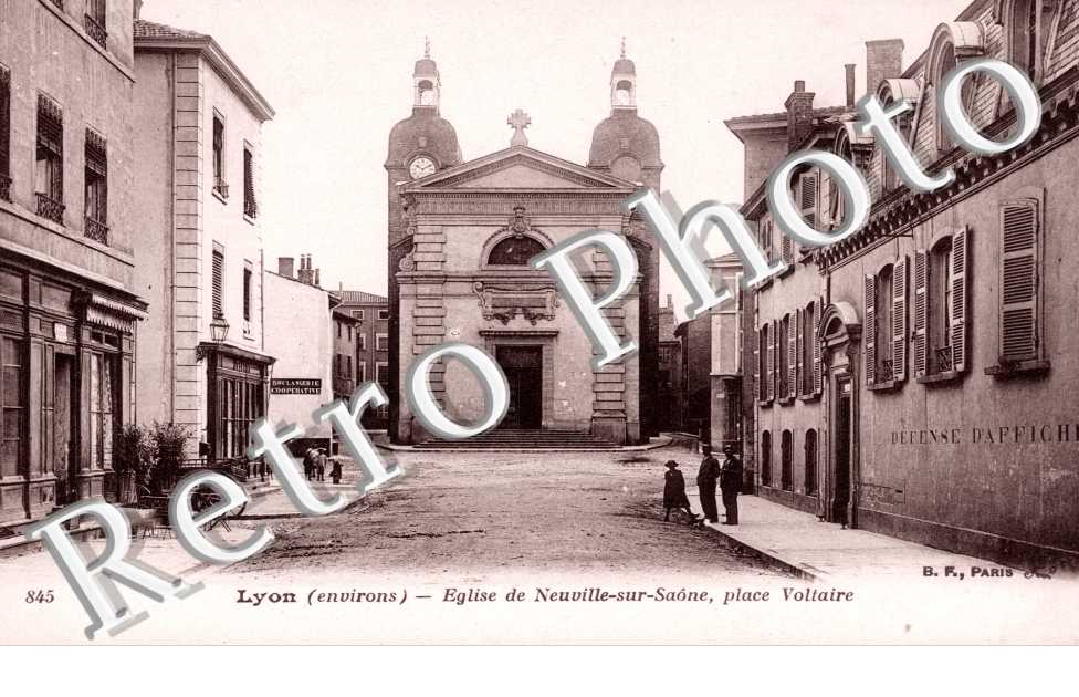 l'Eglise de Neuville-sur-Saone, Place Voltaire