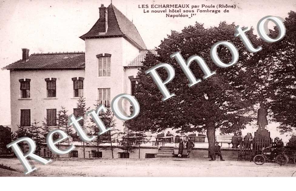le Nouvel Hotel sous l'ombrage de Napoleon Ier, les Echarmeaux