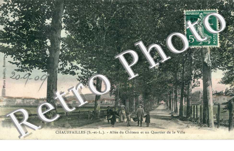 Allee du Chateau et un Quartier de la Ville