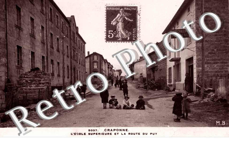 l&#039;ecole superieure et la route du puy (photo)
