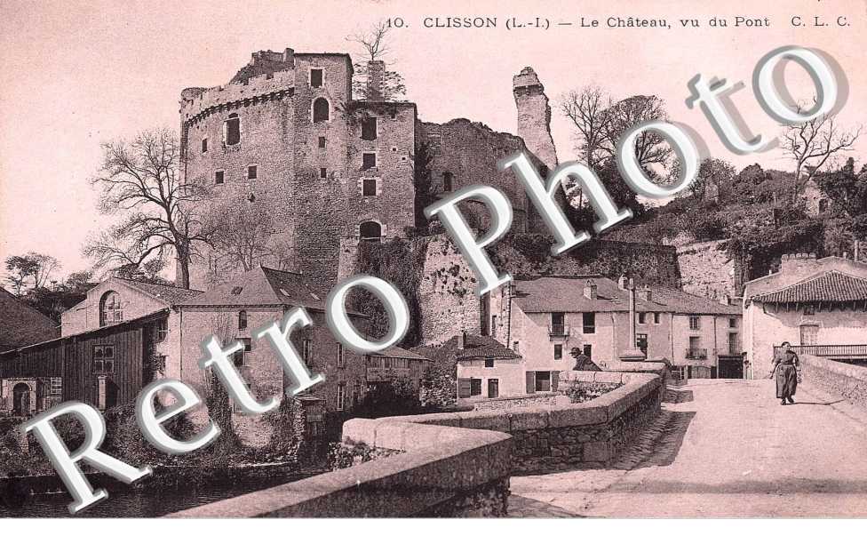 LE CHATEAU VU DU PONT