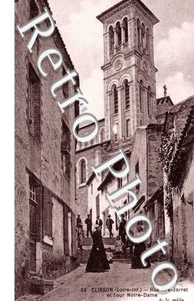 Rue Tire Jarret et Tour Notre Dame
