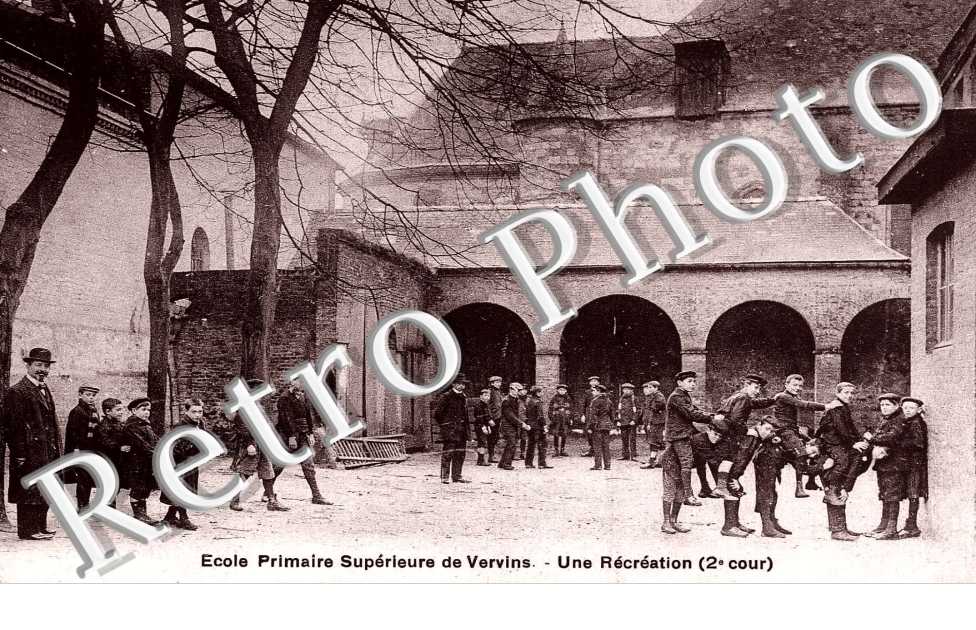 Ecole primaire superieure de Vervins - une recreation (2° cour)