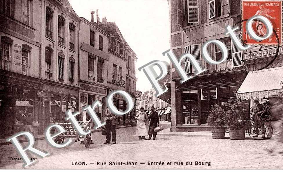 rue Saint Jean, entree et rue du bourg