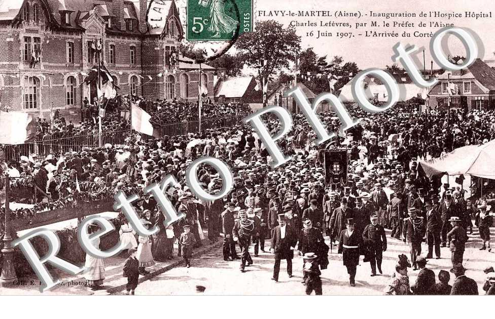 inauguration de l&#039;hospice Hopital Charles Lefevres par M. le Prefet de l&#039;Aisne 16 juin1907  L&#039;arrivee du cortege.