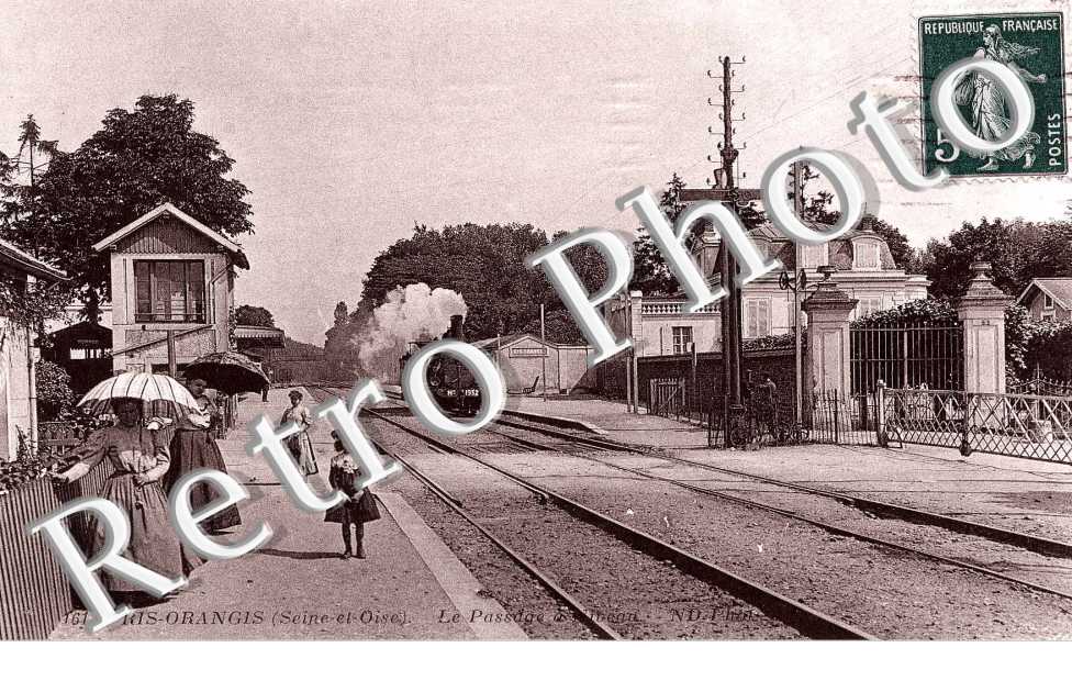 Le passage a niveau - locomotive