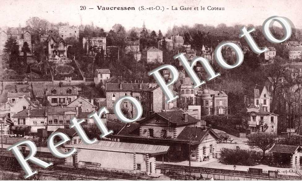 LA GARE ET LE COTEAU