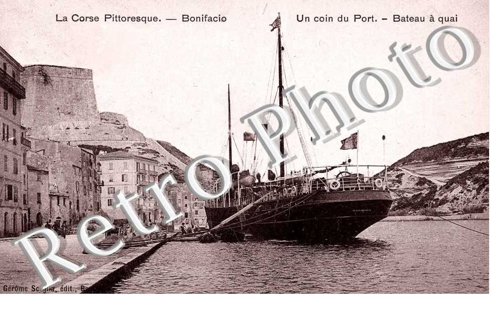 un coin du port -  Bateau a quai