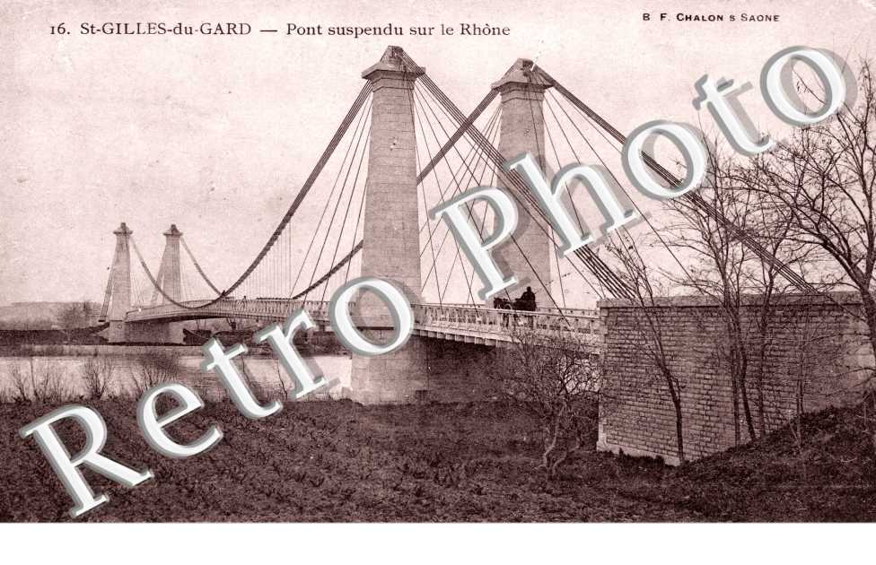 Le pont suspendu sur le Rhone